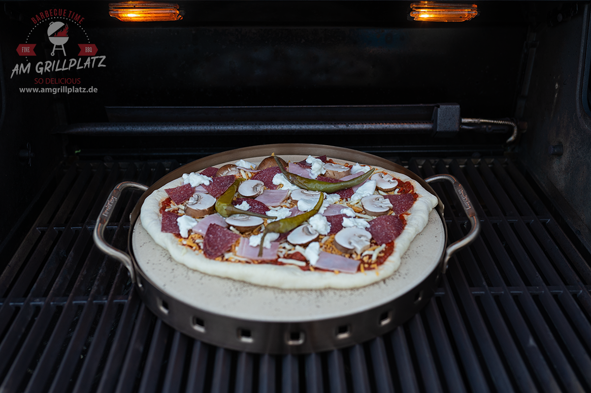 Swipe ørn farmaceut Pizza vom Gasgrill - Am Grillplatz - BBQ & Grillrezepte