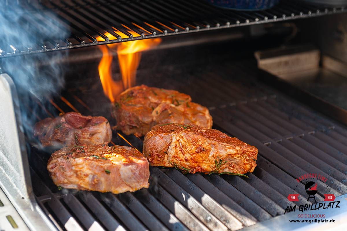 Marinierte Nackensteaks - Am Grillplatz - BBQ &amp; Grillrezepte