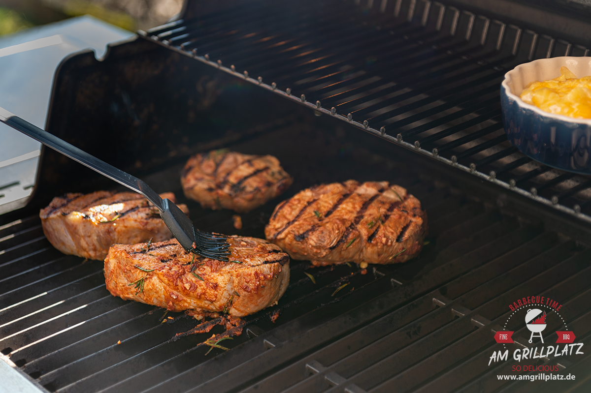 Marinierte Nackensteaks - Am Grillplatz - BBQ &amp; Grillrezepte